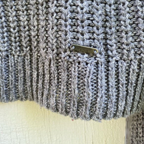 Abercrombie and Fitch sweater - Picture 4 of 7